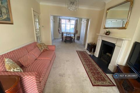 4 bedroom semi-detached house to rent, Queens Walk, London, NW9