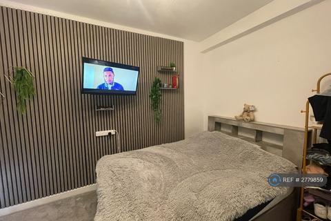 1 bedroom flat to rent, Florin Court, London, EC1M