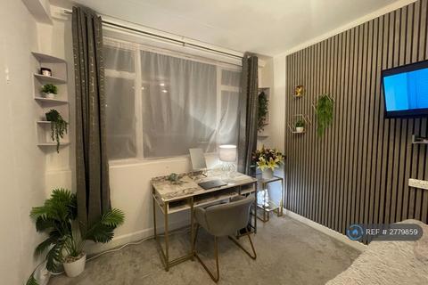 1 bedroom flat to rent, Florin Court, London, EC1M
