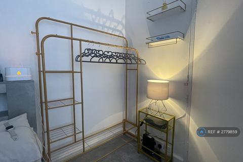 1 bedroom flat to rent, Florin Court, London, EC1M