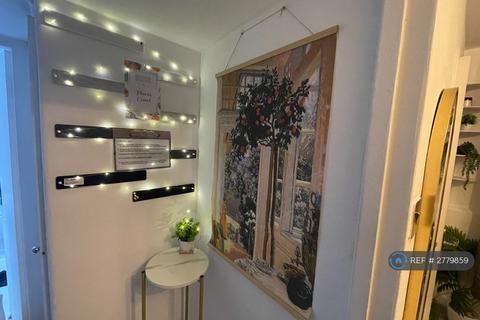 1 bedroom flat to rent, Florin Court, London, EC1M