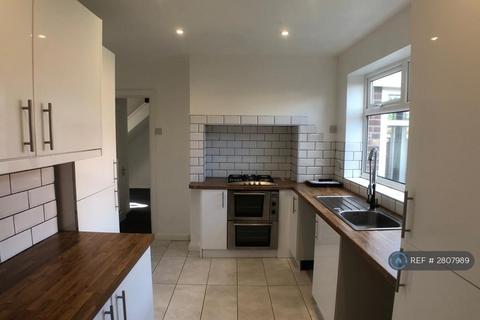 3 bedroom semi-detached house to rent, Heyland Road, Manchester, M23