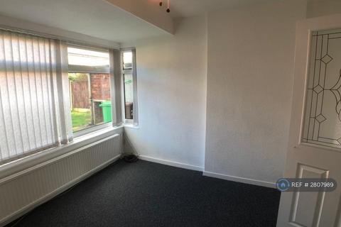3 bedroom semi-detached house to rent, Heyland Road, Manchester, M23