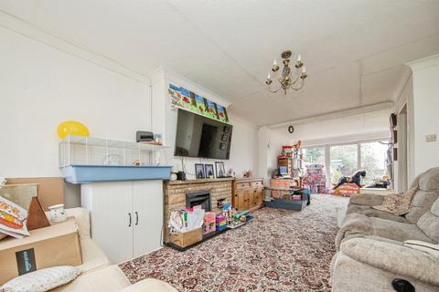 3 bedroom semi-detached house for sale, Barnardiston Road, Colchester