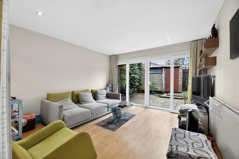 Galgate Close, London