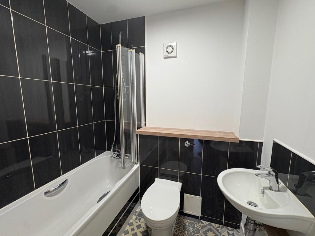 11-3 CC-Bathroom3