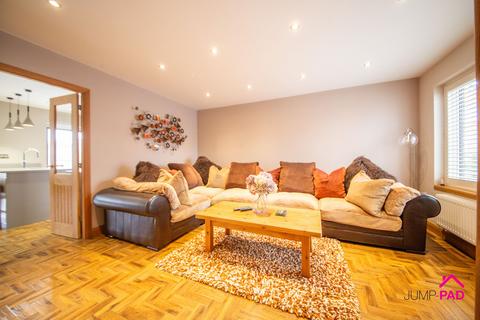 3 bedroom semi-detached house for sale, Makerfield Drive, Newton-Le-Willows, WA12