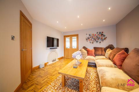 3 bedroom semi-detached house for sale, Makerfield Drive, Newton-Le-Willows, WA12