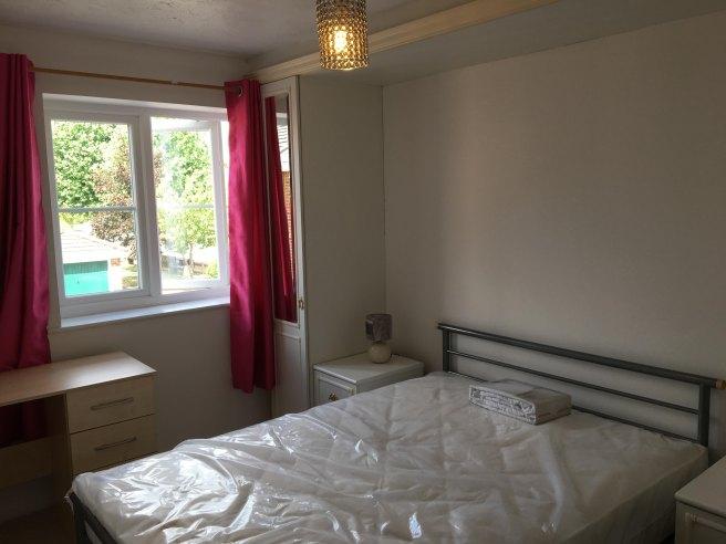 Westbury-gardens-gu9-9rn-921335