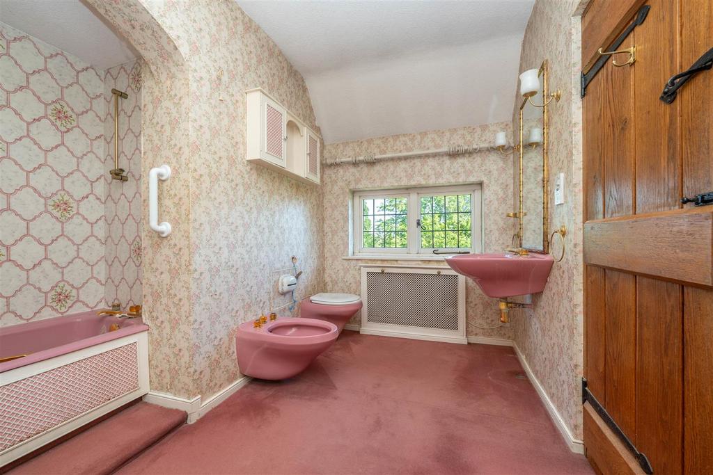 En-Suite Bathroom
