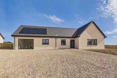 4 bedroom detached bungalow for sale