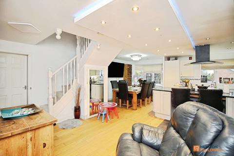 5 bedroom detached house for sale, Barons Close, Kirby Muxloe, LE9