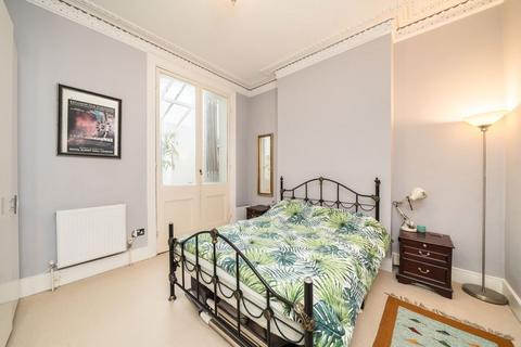 2 bedroom flat for sale, Clitheroe Road, London SW9