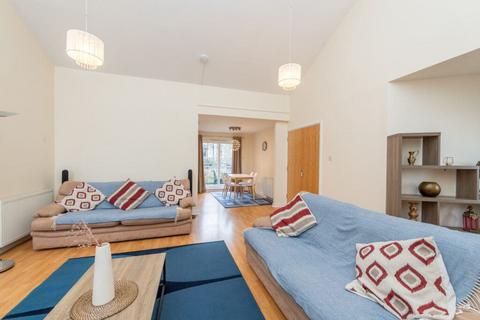 undefined, 0345L Wishaw Terrace, Edinburgh, EH7 6AF