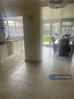 1 bedroom in a house share to rent, The Drive, Feltham, TW14