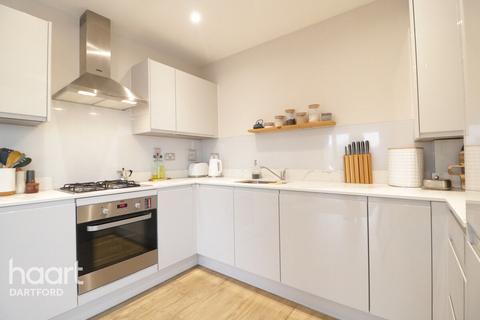 Bazley Close, Swanscombe