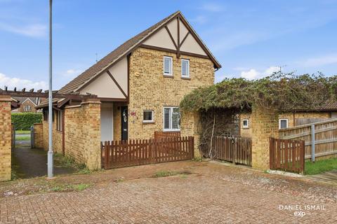 2 bedroom end of terrace house for sale, Rosecroft Close, Basildon SS16