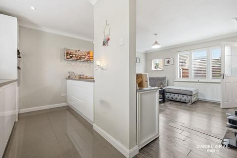 2 bedroom end of terrace house for sale, Rosecroft Close, Basildon SS16