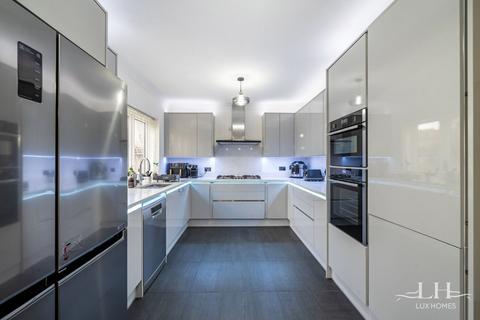 6 bedroom end of terrace house for sale, 42 Norfolk Road, Ilford