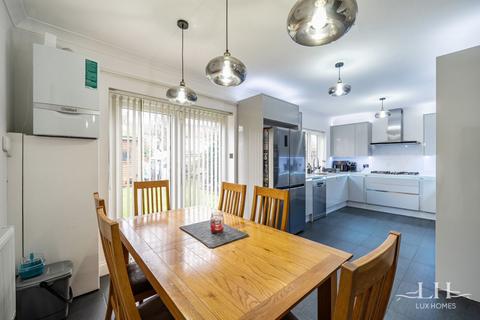 6 bedroom end of terrace house for sale, 42 Norfolk Road, Ilford