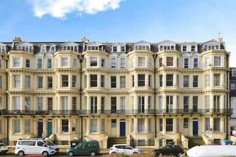 1 bedroom flat for sale, Queens Gardens, Eastbourne