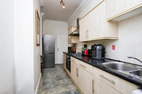 1 bedroom flat for sale, Queens Gardens, Eastbourne