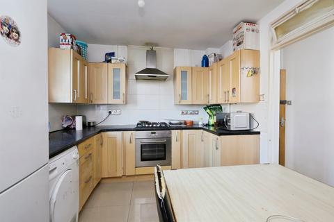 2 bedroom flat for sale, Bourne Street, Eastbourne