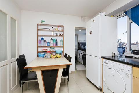 2 bedroom flat for sale, Bourne Street, Eastbourne