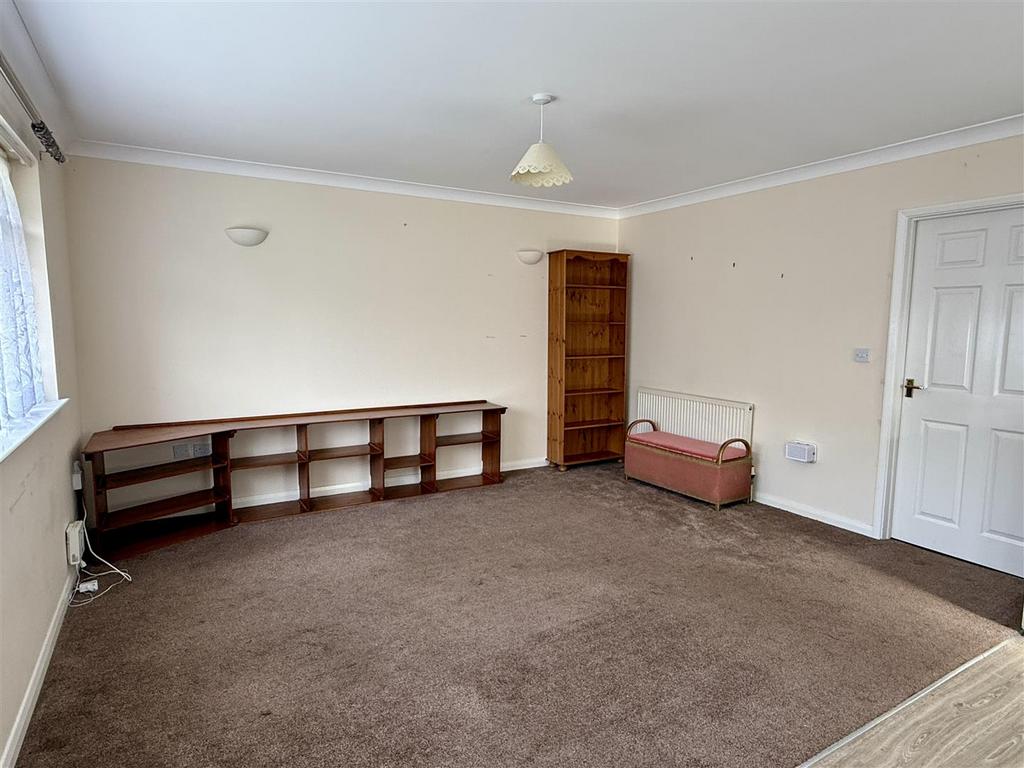 Living Area:
