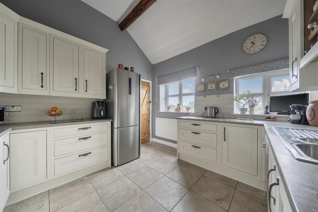 Kitchen1.jpg