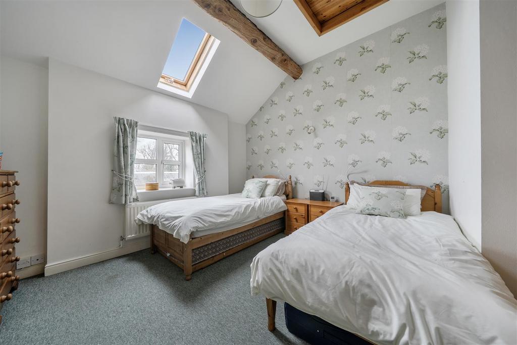 Bed 2.jpg