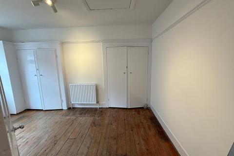 2 bedroom flat to rent, London SW5