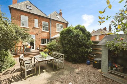 4 bedroom townhouse for sale, Holly Road, Retford