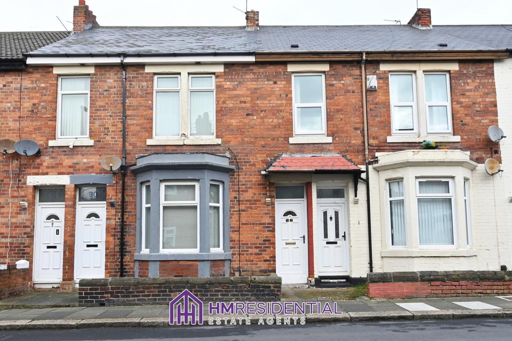 3 bedroom first floor flat available on Durham St