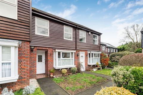 Village Row, Sutton