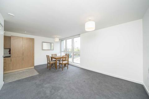 1 bedroom flat to rent, Phoenix Way, London SW18