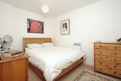 1 bedroom flat to rent, Phoenix Way, London SW18