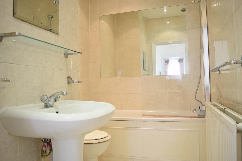 Family Bathroom.jpg