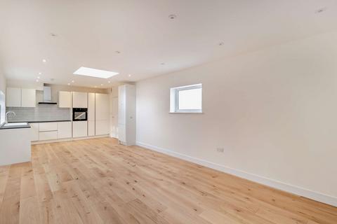 2 bedroom apartment for sale, Moss Lane, Pinner Village, HA5