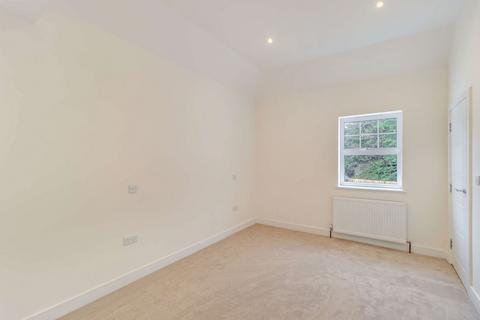 2 bedroom apartment for sale, Moss Lane, Pinner Village, HA5