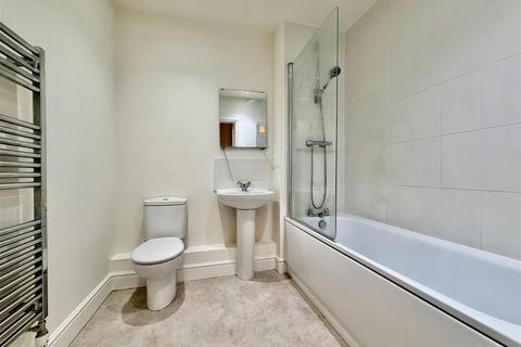 1 bedroom apartment for sale, Hunting Place, Heston TW5