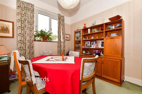 4 bedroom chalet for sale, Orchard Drive, Tonbridge, Kent