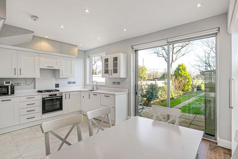3 bedroom terraced house for sale, Tennyson Avenue, New Malden KT3