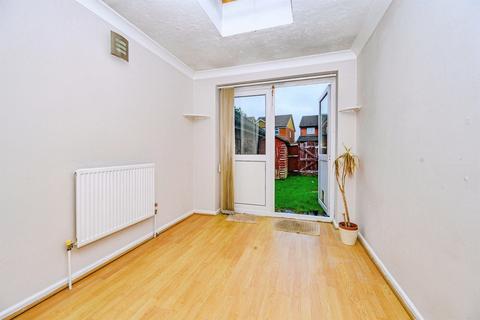 undefined, Temple Close, Luton