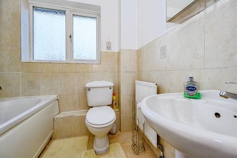 undefined, Temple Close, Luton