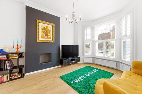 3 bedroom flat for sale, Oberstein Road, London SW11
