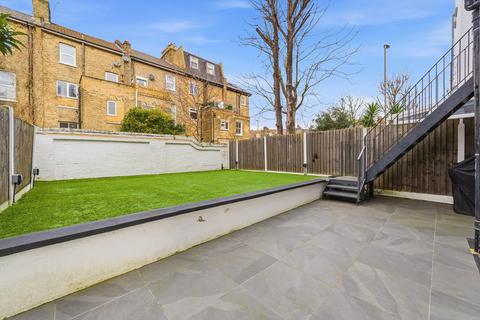 3 bedroom flat for sale, Oberstein Road, London SW11