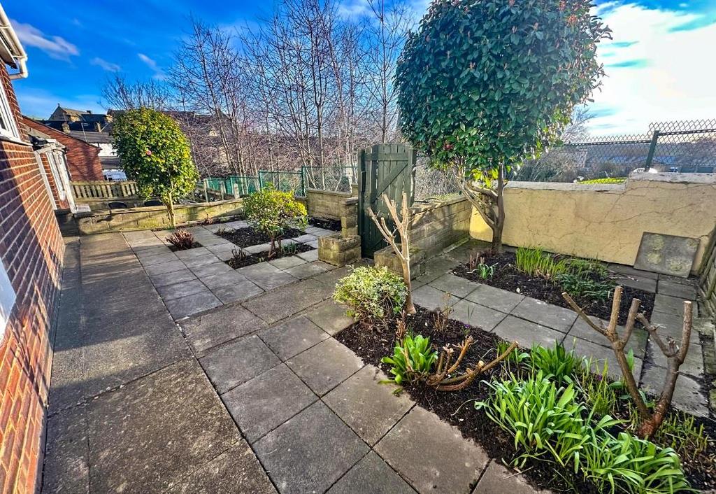 Rear Garden (2).jpg