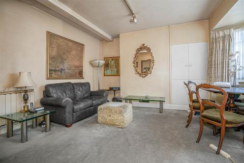 2 bedroom flat for sale, Vivian Avenue, London