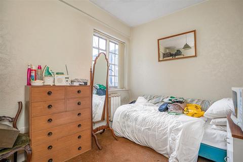 2 bedroom flat for sale, Vivian Avenue, London